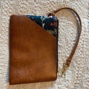 BYTAVI Brown Leather Wristlet with Suede Texture